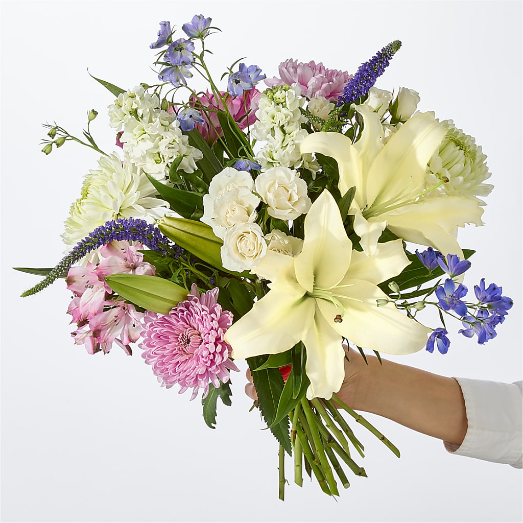 Winter Celebration Bouquet – DAWN'S FLOWER PATCH, Lake Wales FL