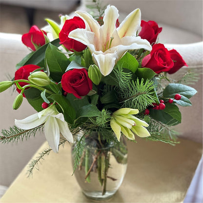 Sparkling Snowflakes Bouquet – DAWN'S FLOWER PATCH, Lake Wales FL